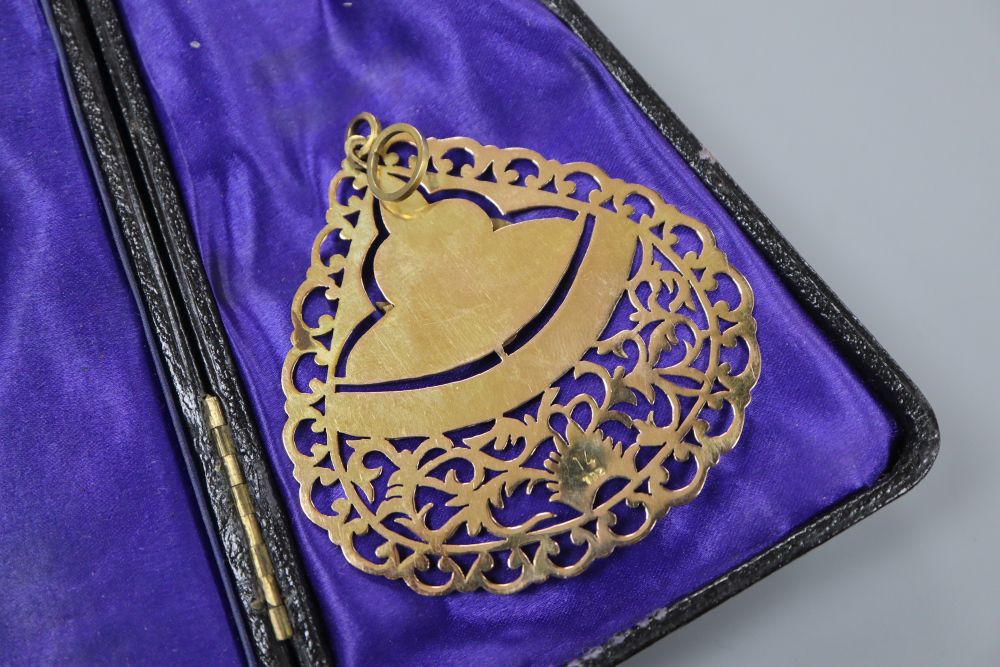 A 20th century Turkish pierced yellow metal pendant, 62mm, 13 grams.